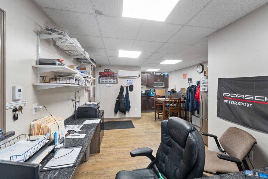 More Photos Of 25 Grand Ave, Cumberland Auto Repair For Lease