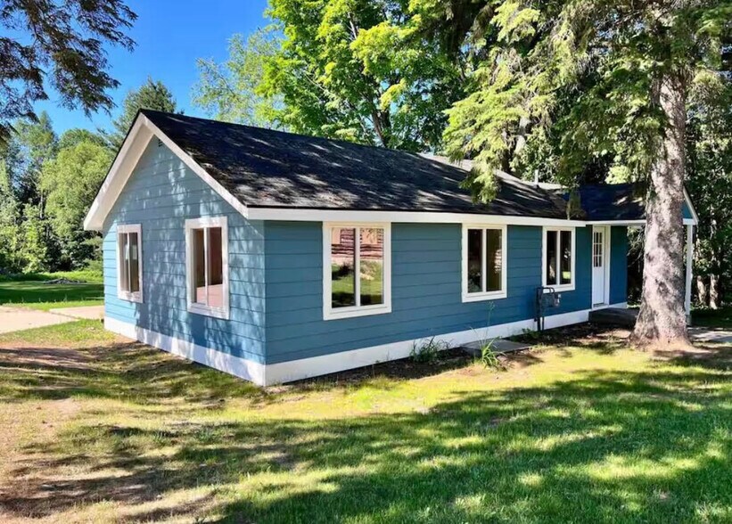 More Photos Of 4472 M-75, Walloon Lake Bar For Sale