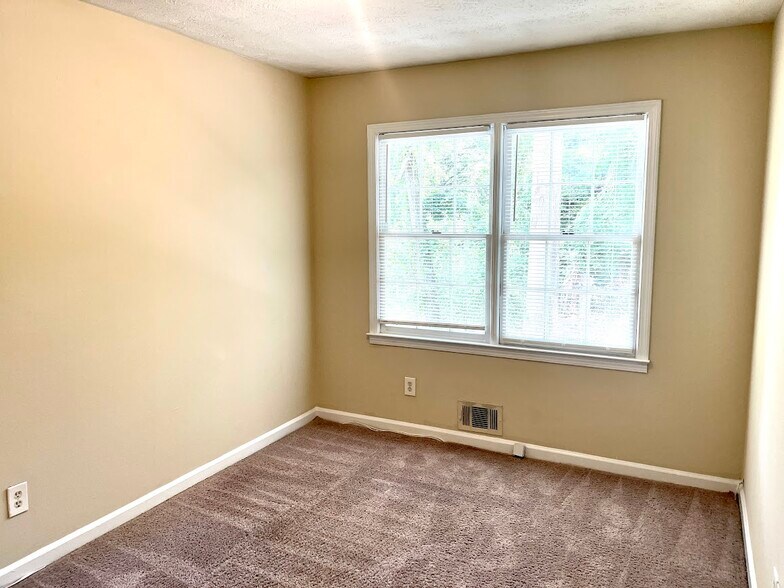 More Photos Of 2611 Golfview Ter SE, Conyers Multifamily For Sale