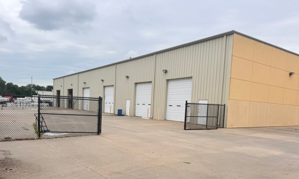 More Photos Of 12305 Cary Cir, La Vista Warehouse For Lease