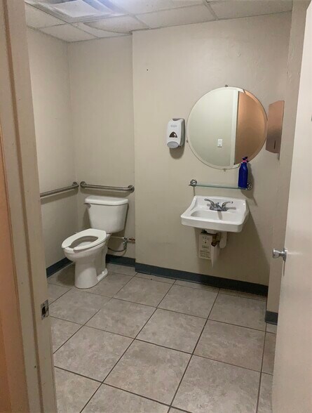 More Photos Of 2224 S Air Depot Blvd, Midwest City Freestanding For Sale