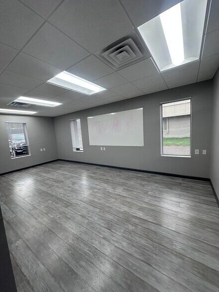 More Photos Of 2468-2470 Industrial Row Dr, Troy Warehouse For Lease