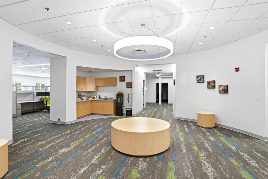 More Photos Of 15 Roszel Rd, West Windsor Office For Sale