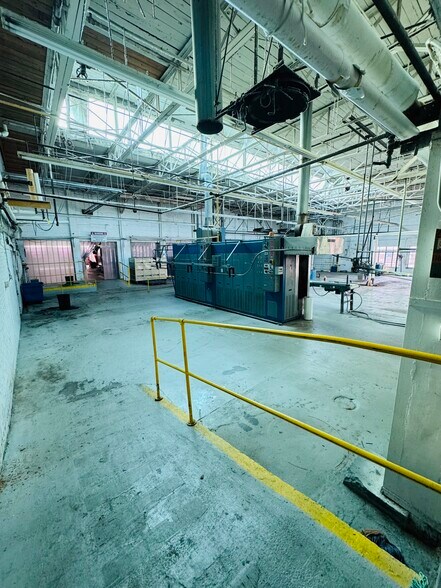 More Photos Of 426 W 4th St, London Warehouse For Sale