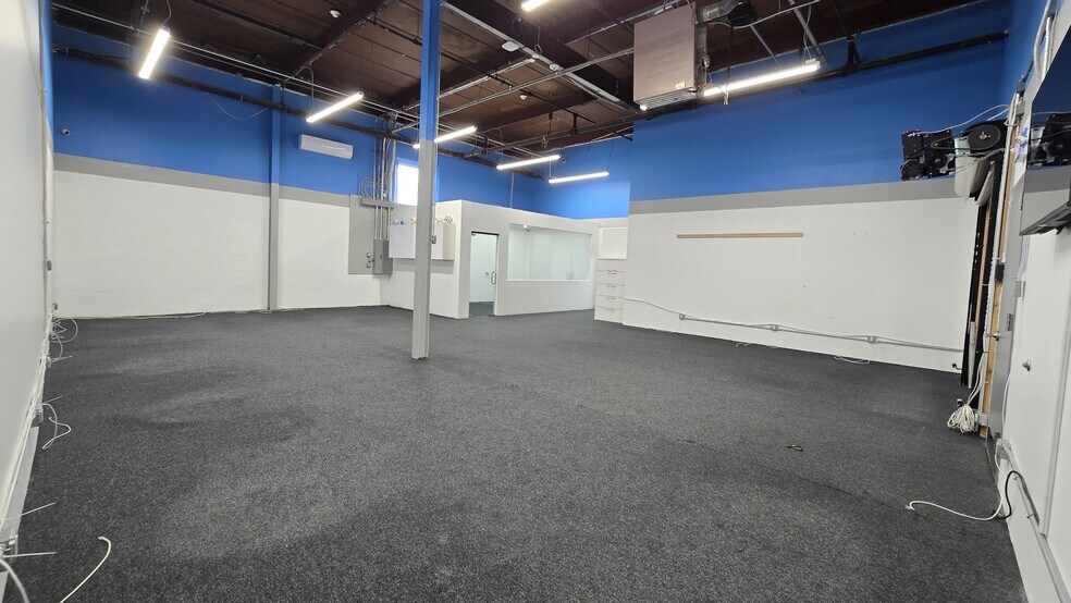 More Photos Of 2300 Marcus Ave, New Hyde Park Warehouse For Lease