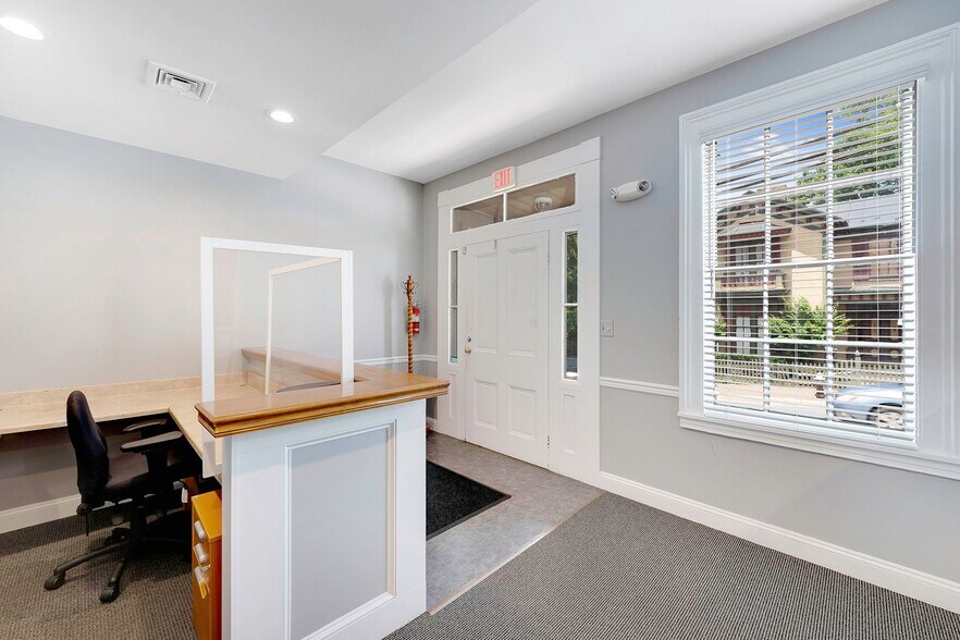 More Photos Of 201-203 Loudoun St SW, Leesburg Office Residential For Lease