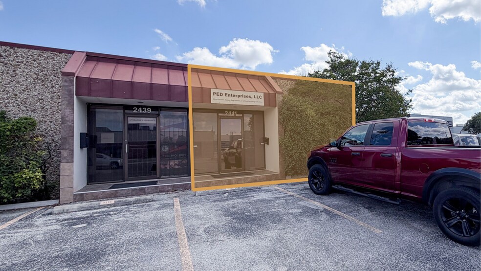 More Photos Of 2435-2441 Boardwalk St, San Antonio Showroom For Lease