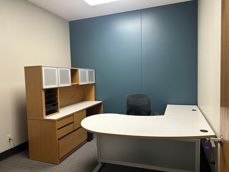 More Photos Of 1827 N Yellowood Ave, Broken Arrow Light Distribution For Lease