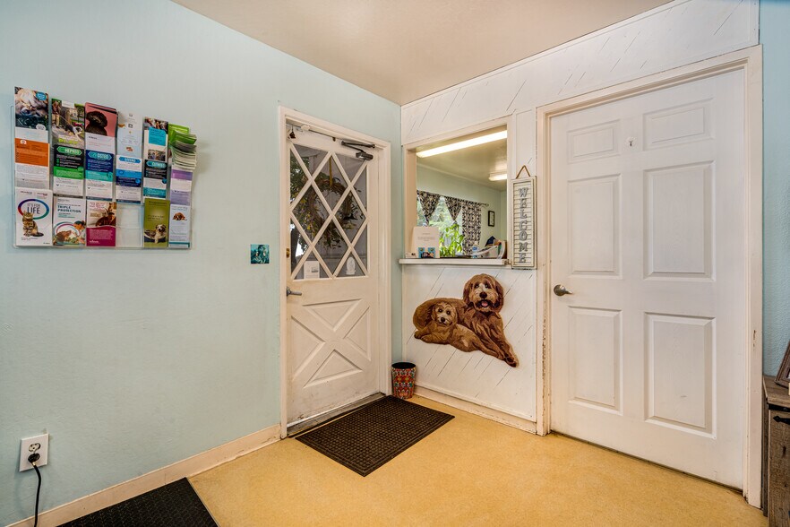 More Photos Of 20080 Arnold Dr, Sonoma Office For Sale