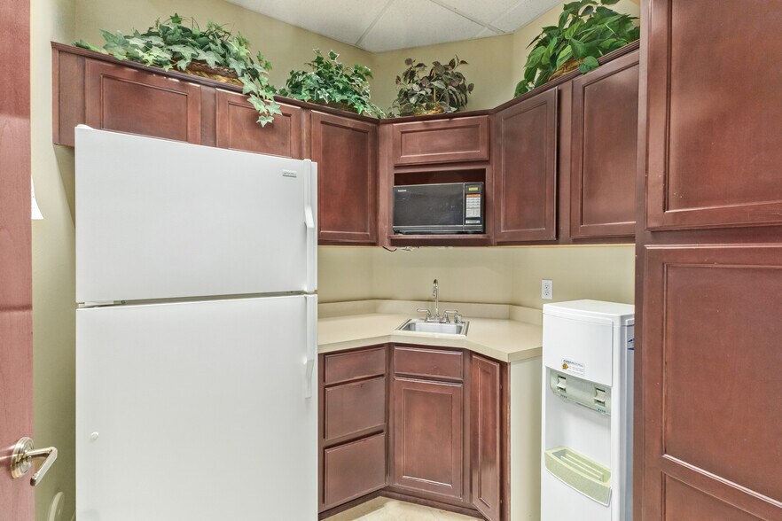 More Photos Of 2033 E Warner Rd, Tempe Office For Sale