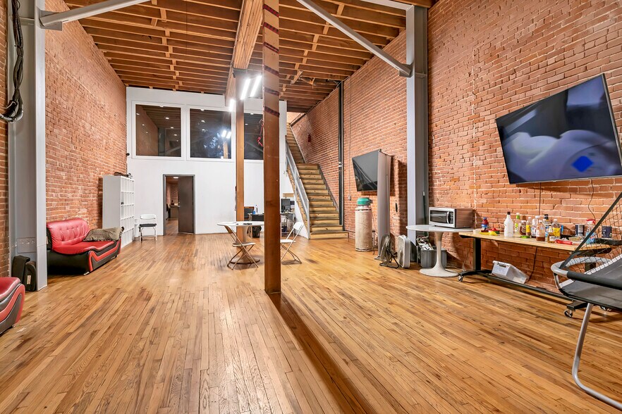 More Photos Of 1144 S Broadway, Los Angeles Office Residential For Lease