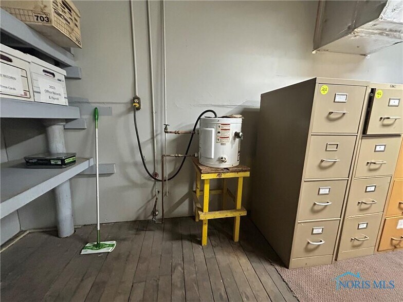 More Photos Of 446 N Wood St, Fremont Warehouse For Sale