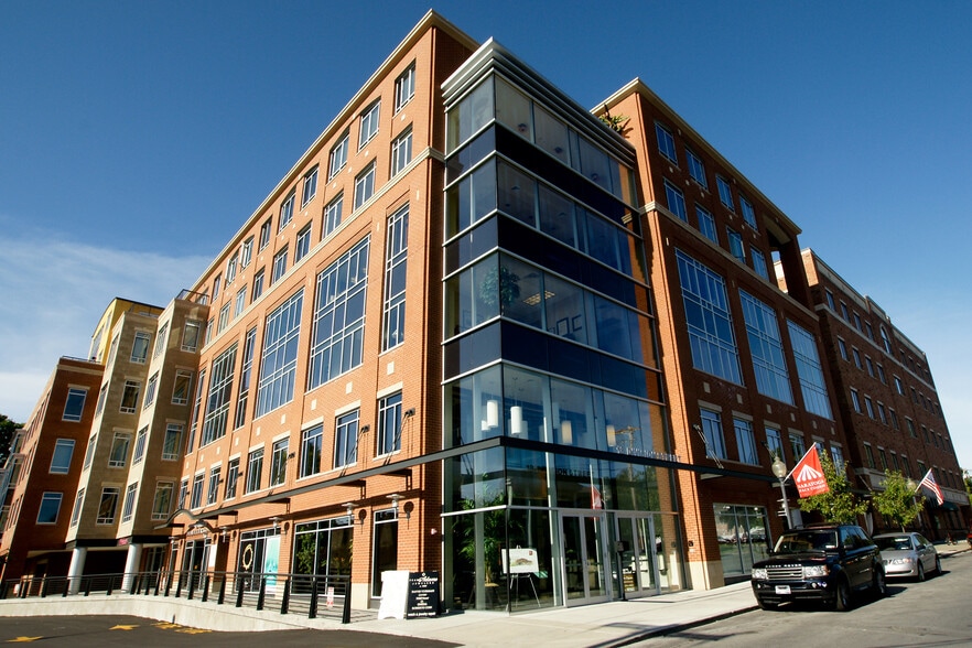 Primary Photo Of 18 Division St, Saratoga Springs Apartments For Lease