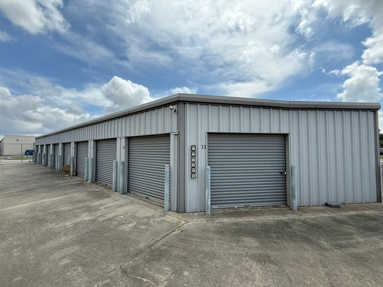 More Photos Of 1420 S 21st St, Nederland Specialty For Sale