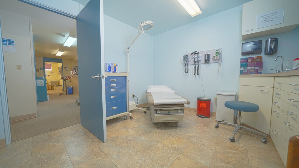 More Photos Of 555 Meeker St, Delta Medical For Lease