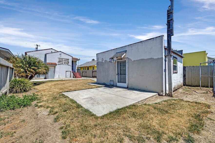 More Photos Of 1755 Washington Ave, San Leandro Bar For Sale