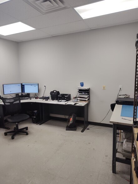 More Photos Of 300 5th St, Belvidere Light Distribution For Sale