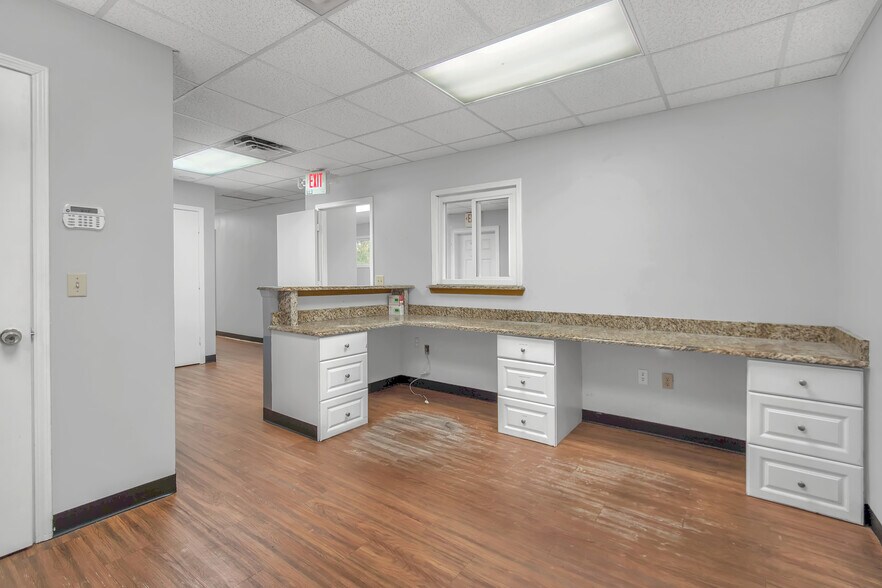 More Photos Of 949 Lane Ave S, Jacksonville Medical For Lease