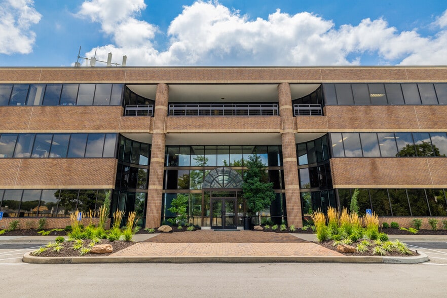 More Photos Of 5000 W 95th St, Prairie Village Office For Lease