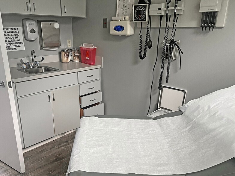 More Photos Of 630 Jacksonville Dr, Jacksonville Beach Medical For Lease