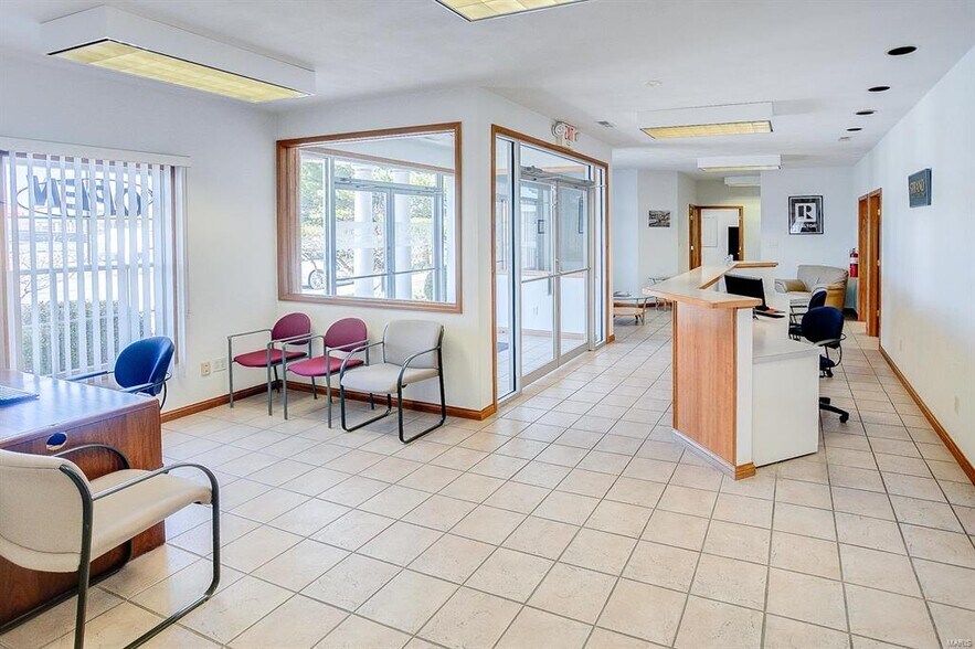 More Photos Of 824 N Market St, Waterloo Medical For Sale