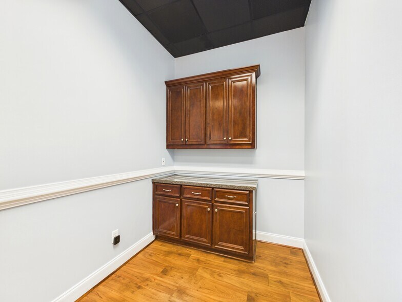 More Photos Of 7559 Kayne Blvd, Columbus Freestanding For Lease