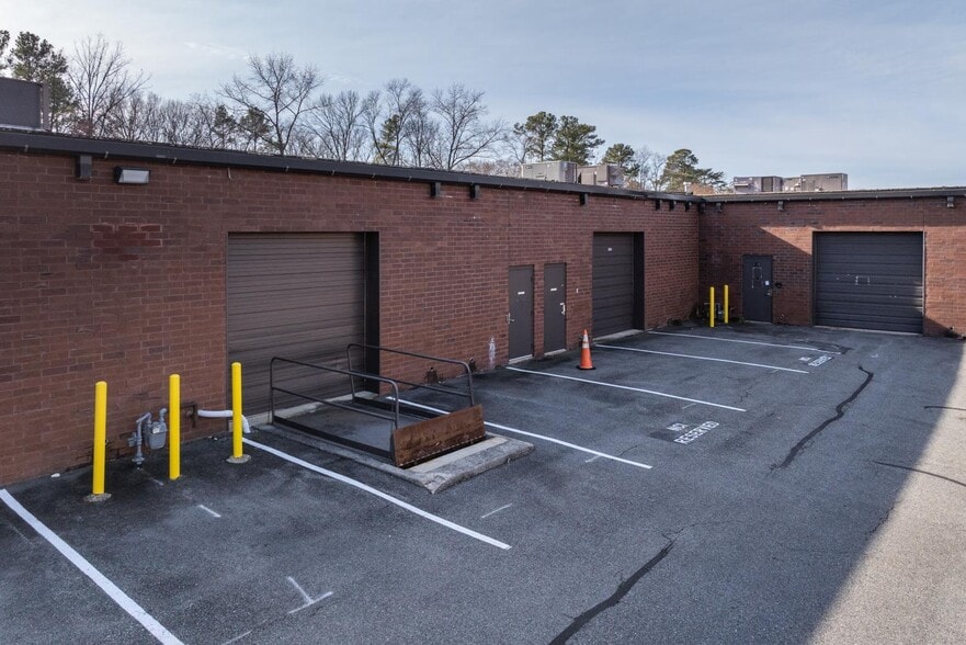 More Photos Of 1450-1470 E Parham Rd, Richmond Unknown For Lease