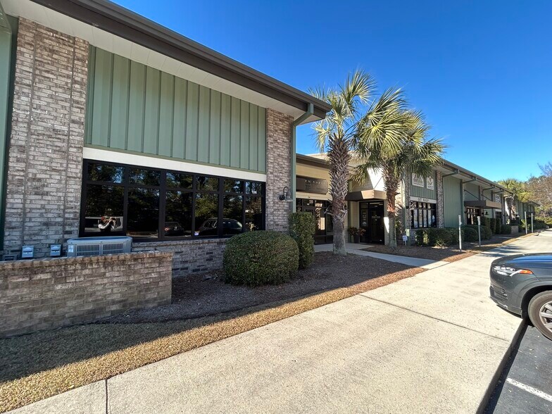 Primary Photo Of 547 Long Point Rd, Mount Pleasant Flex For Lease