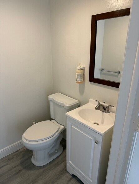 More Photos Of 401 W Lantana Rd, Lantana Medical For Sale