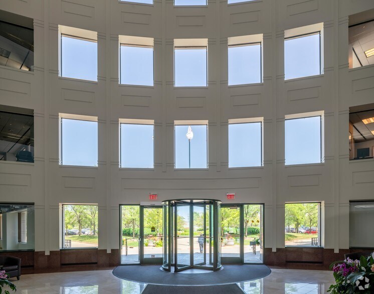 More Photos Of 1751 Lake Cook Rd, Deerfield Office For Lease