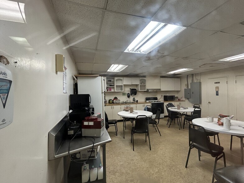 More Photos Of 748 Donald Lee Hollowell Pky, Atlanta Food Processing For Lease