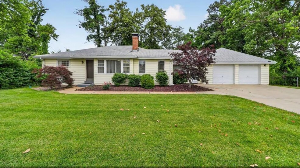 More Photos Of 11147 Olive Blvd, Saint Louis Office For Sale