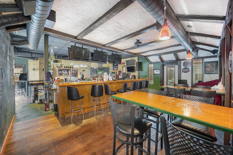 More Photos Of 3934-3938 Decoursey Ave, Covington Bar For Sale