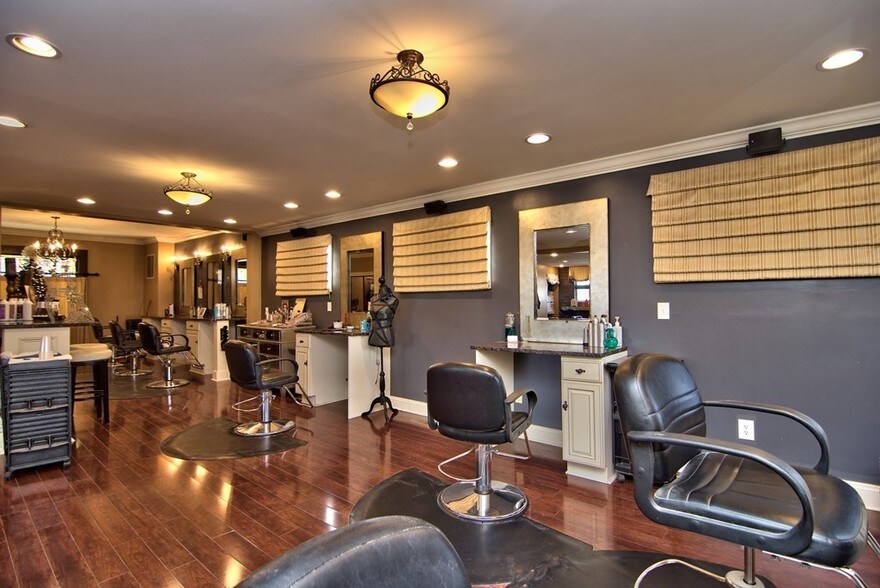 More Photos Of 924 S Main Ave, Scranton General Retail For Sale