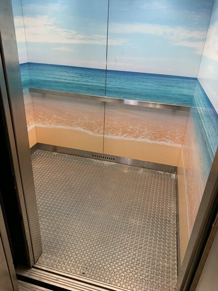 More Photos Of 201 N Ocean Dr, Hollywood Storefront Retail Office For Lease