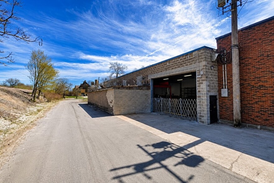 Primary Photo Of 385 Avers Ave, Chicago Industrial For Lease