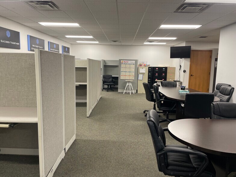 More Photos Of 600 S Cliff Ave, Sioux Falls Office For Sale