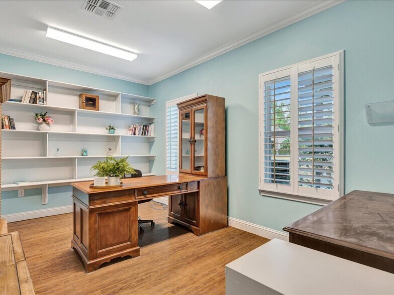 More Photos Of 203 Christie Dr, Lufkin Healthcare For Sale