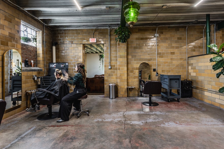 More Photos Of 4201 Millersville Rd, Indianapolis Flex For Sale