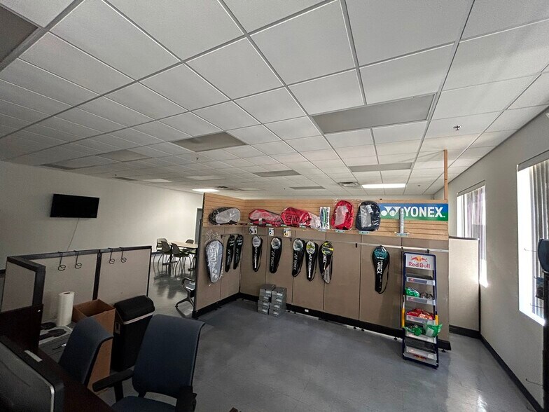 More Photos Of 8150 Lehigh Ave, Morton Grove Warehouse For Sale