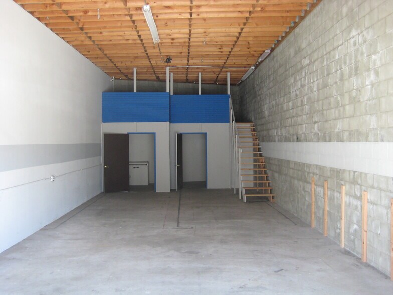 More Photos Of 10919 Randall St, Sun Valley Warehouse For Lease