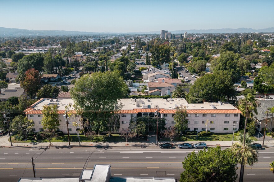 Primary Photo Of 6121 Woodman Ave, Van Nuys Apartments For Sale