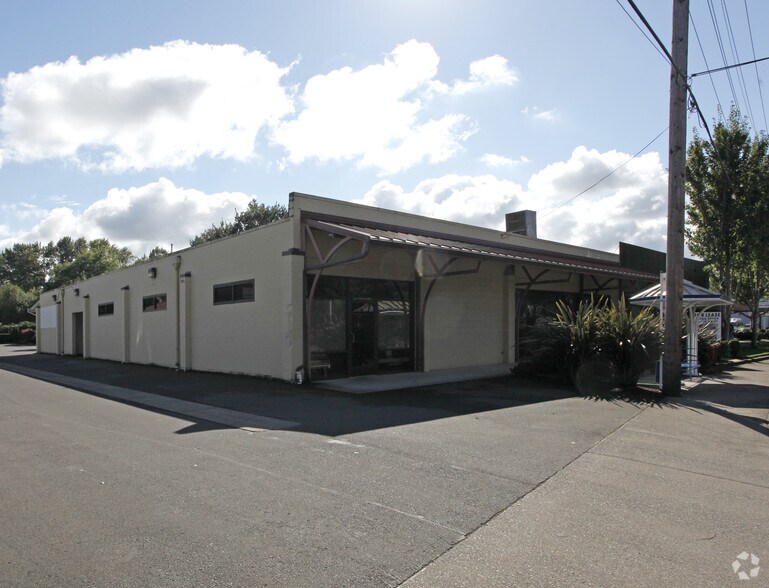 More Photos Of 645 River Rd, Eugene Restaurant For Lease