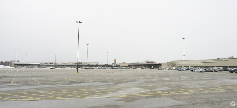 More Photos Of 27505-27845 Chardon Rd, Willoughby Hills General Retail For Lease