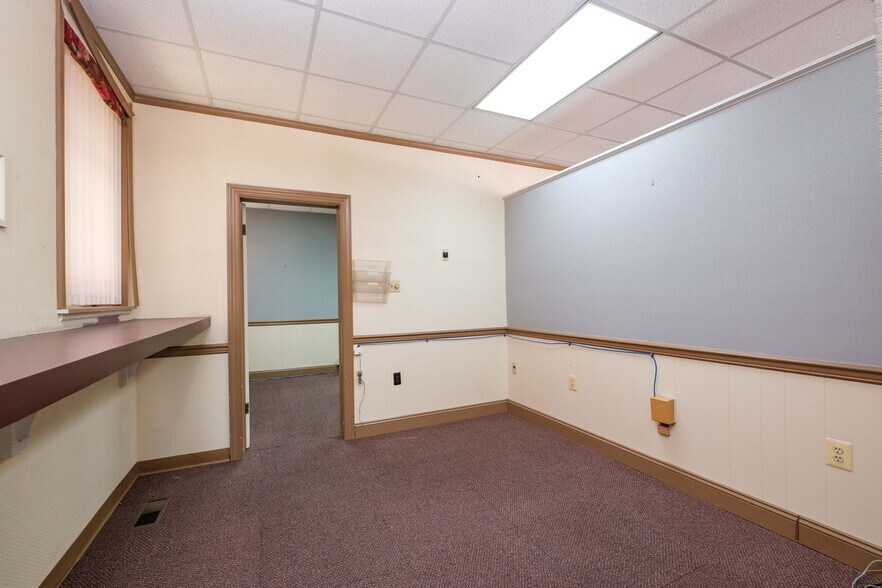 More Photos Of 120 S Main St, Edinburg General Retail For Sale