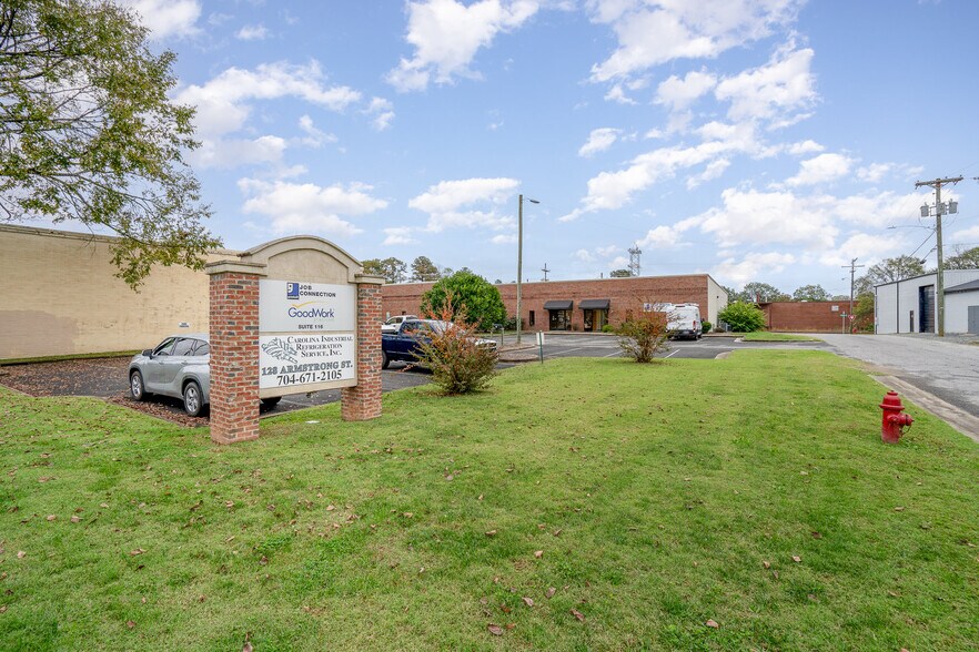 More Photos Of 110-128 Armstrong St, Gastonia Light Manufacturing For Sale