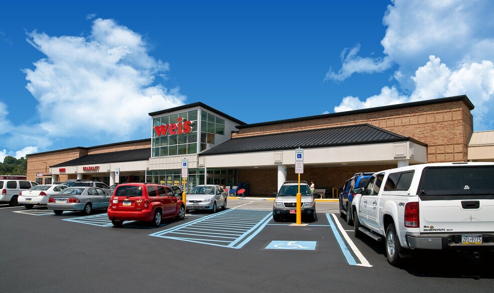 More Photos Of 275 Park Hills Plz, Altoona General Retail For Lease