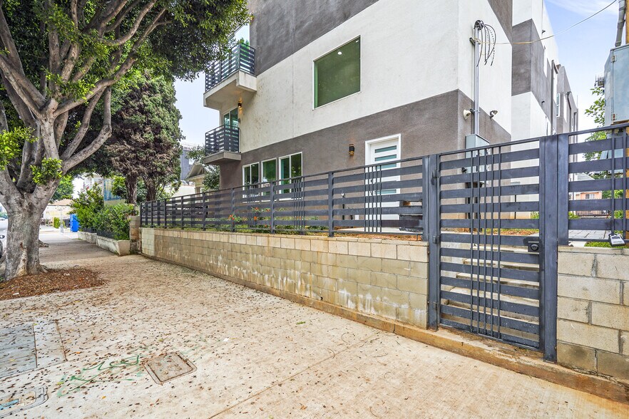 More Photos Of 2611 4th St, Los Angeles Apartments For Sale