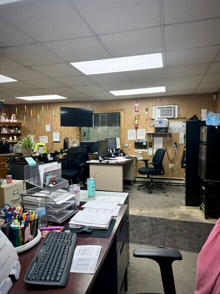 More Photos Of 21 Squires St, Cortland Warehouse For Lease