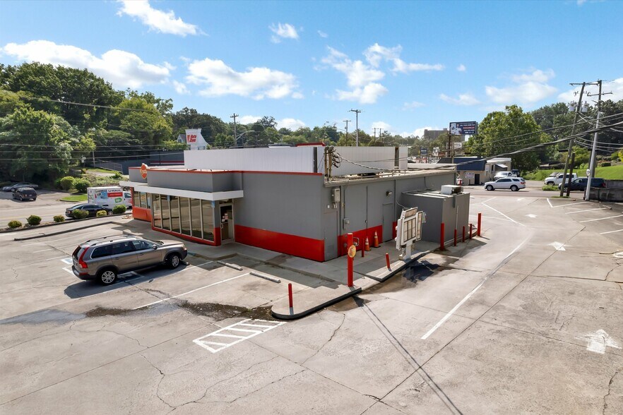 More Photos Of 2815 N Broadway St, Knoxville Fast Food For Sale